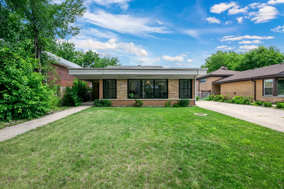 Unit for sale at 7323 N Kedvale Avenue, Lincolnwood, IL 60712