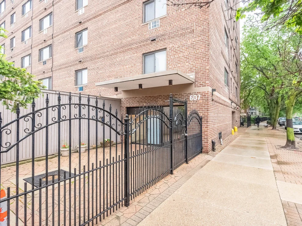 Unit for sale at 607 W Wrightwood Avenue, Chicago, IL 60614