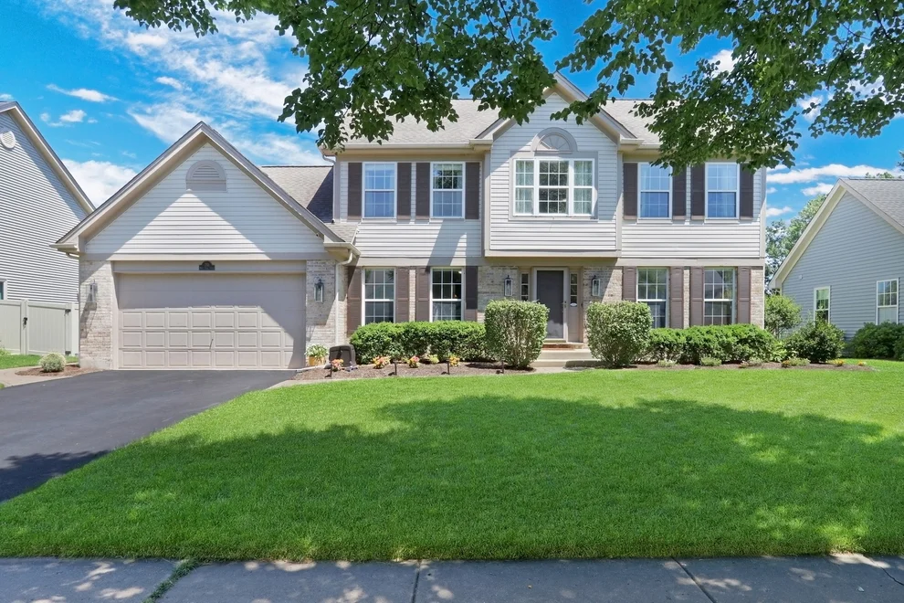 Unit for sale at 753 West Trail N, Grayslake, IL 60030