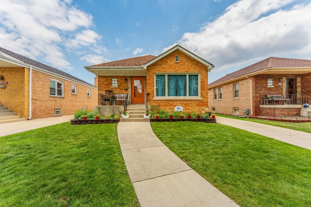 Unit for sale at 9327 S Avers Avenue, Evergreen Park, IL 60805