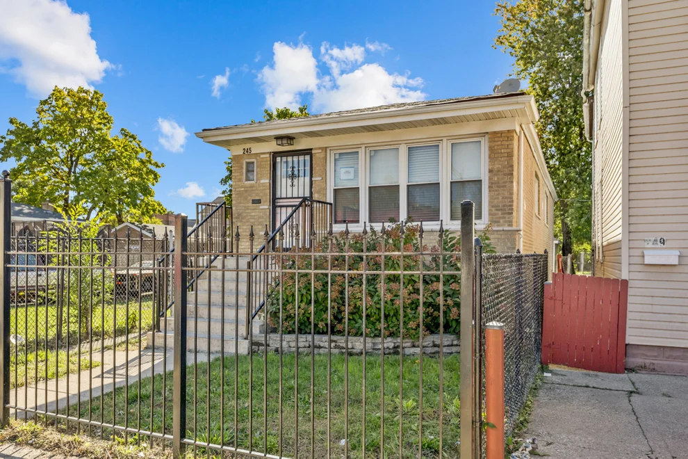 Unit for sale at 245 W 43rd Street, Chicago, IL 60609
