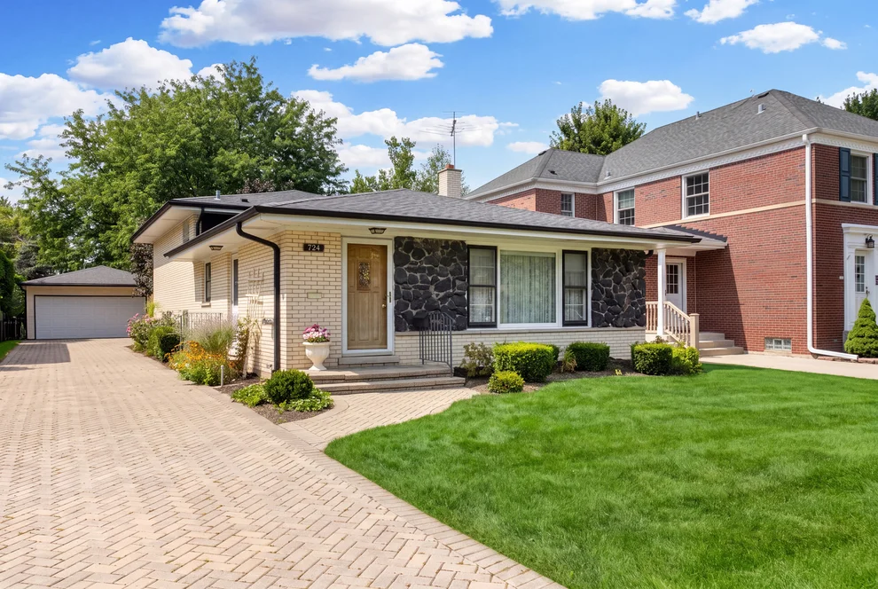 Unit for sale at 724 S Chester Avenue, Park Ridge, IL 60068