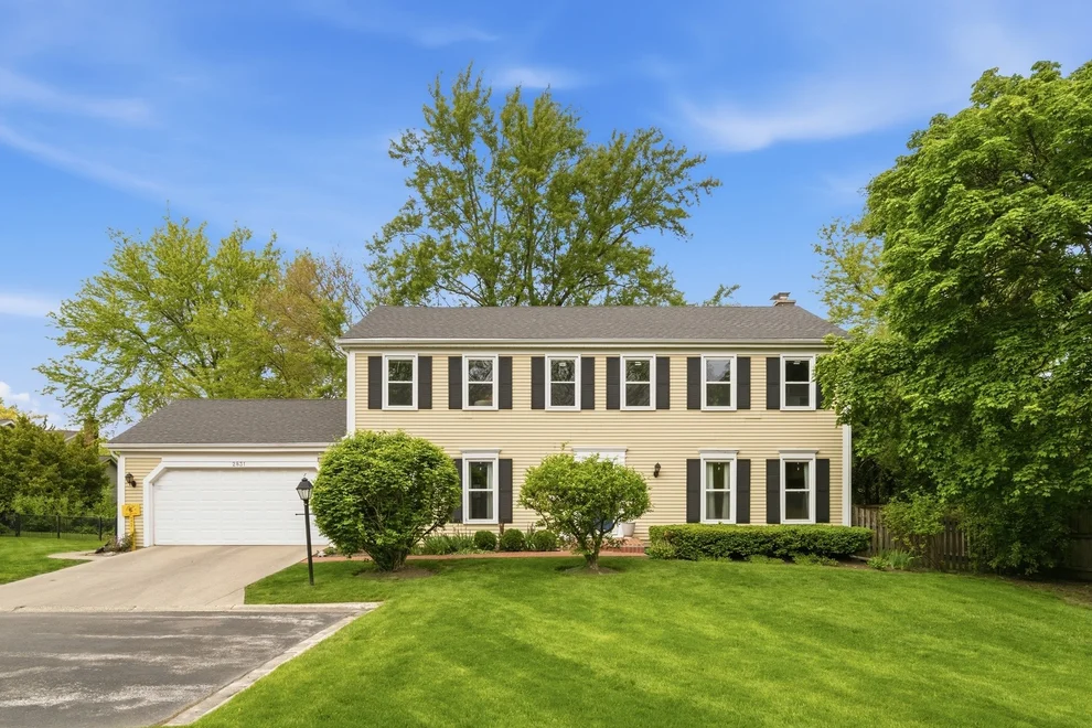 Unit for sale at 2831 FARMINGTON Road, Northbrook, IL 60062