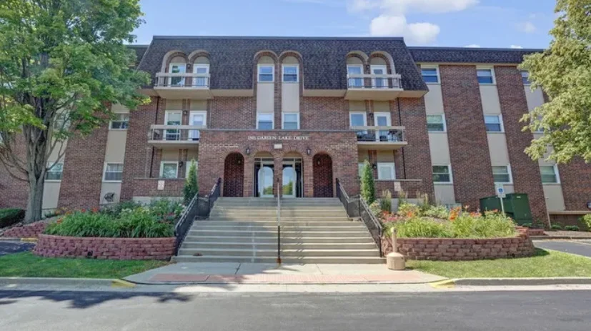 Unit for sale at 1501 Darien Lake Drive, Darien, IL 60561