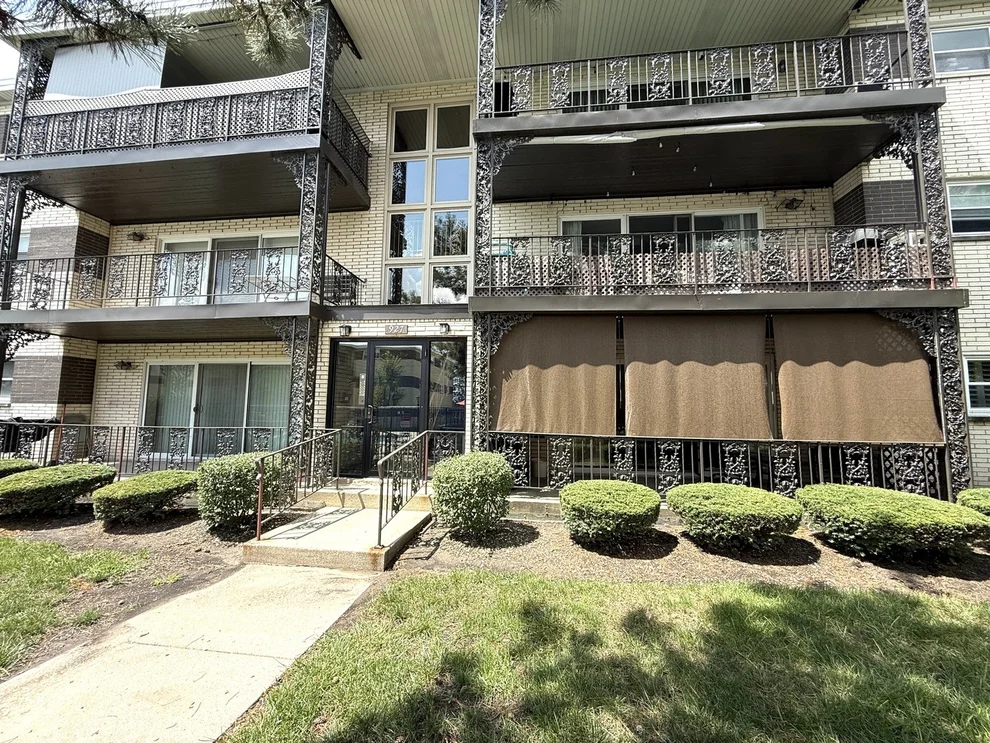 Unit for sale at 927 8th Avenue, La Grange, IL 60525