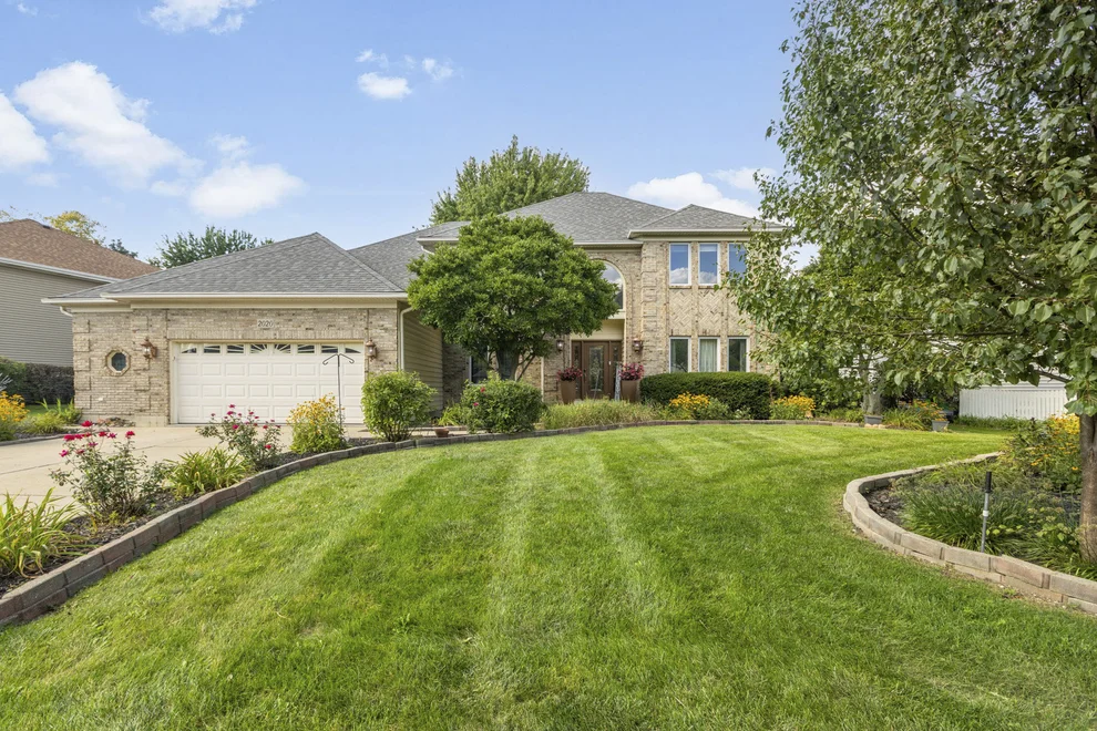Unit for sale at 2020 Carlisle Street, Algonquin, IL 60102