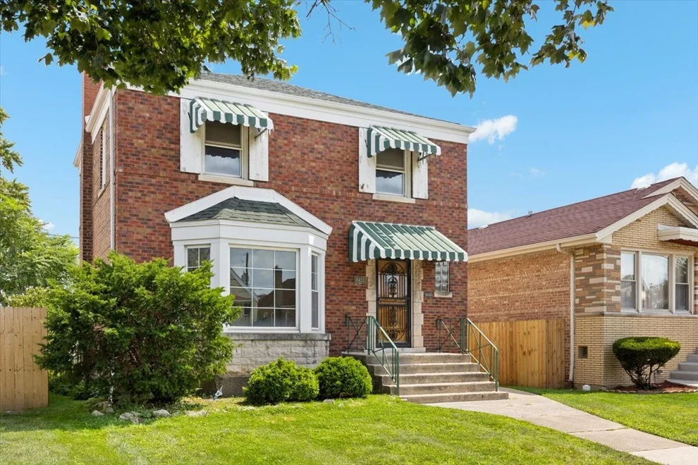 Unit for sale at 8423 S Wolcott Avenue, Chicago, IL 60620