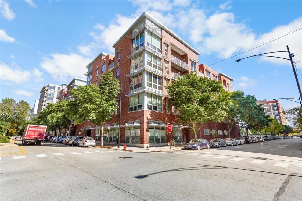 Unit for sale at 2037 S Indiana Avenue, Chicago, IL 60616