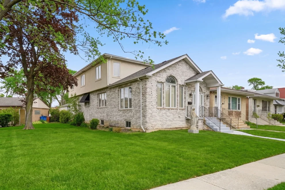 Unit for sale at 6916 W Forest Preserve Drive, Harwood Heights, IL 60706