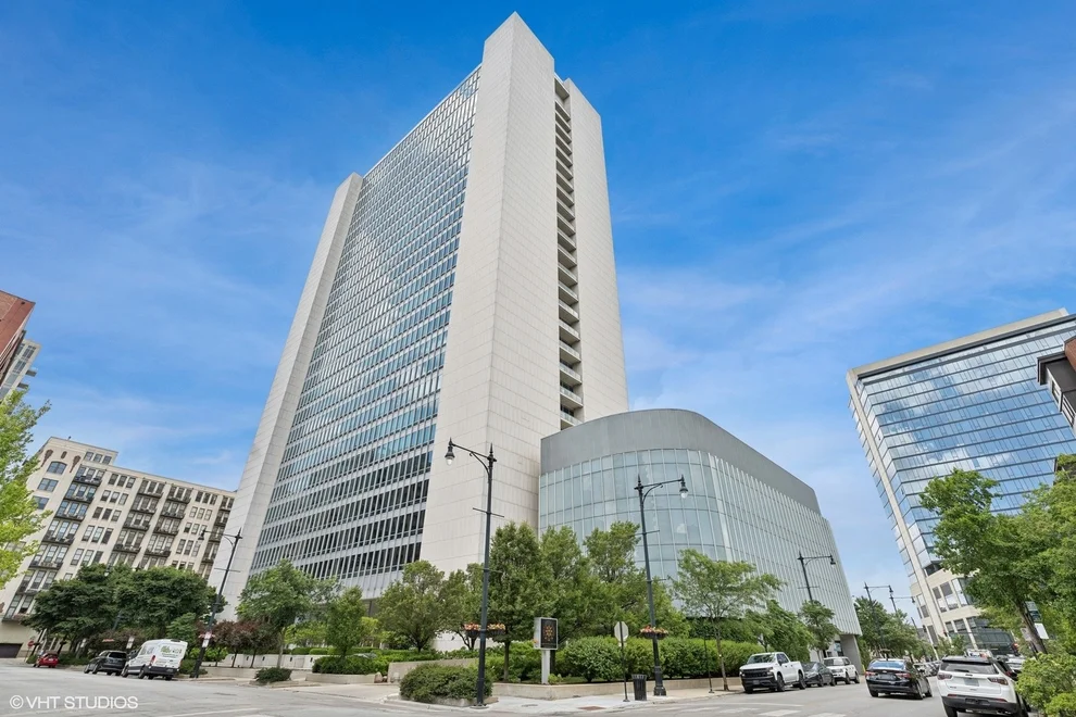 Unit for sale at 500 W Superior Street, Chicago, IL 60654
