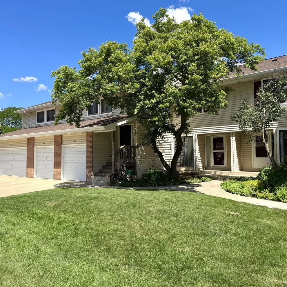 Unit for sale at 1036 N Pine Tree Circle, Buffalo Grove, IL 60089