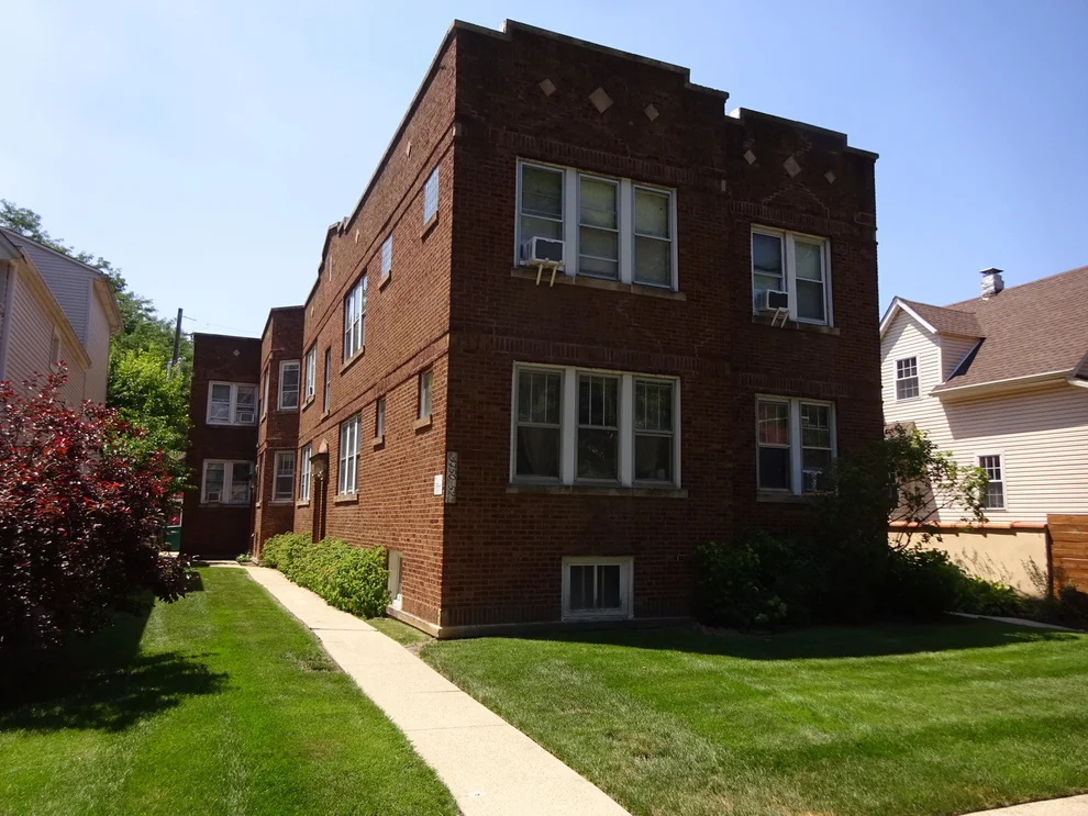 Unit for sale at 4752 N Lotus Avenue, Chicago, IL 60630