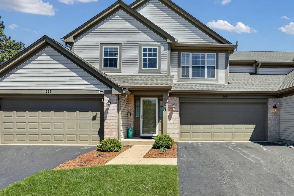 Unit for sale at 563 Willow Way, Lindenhurst, IL 60046
