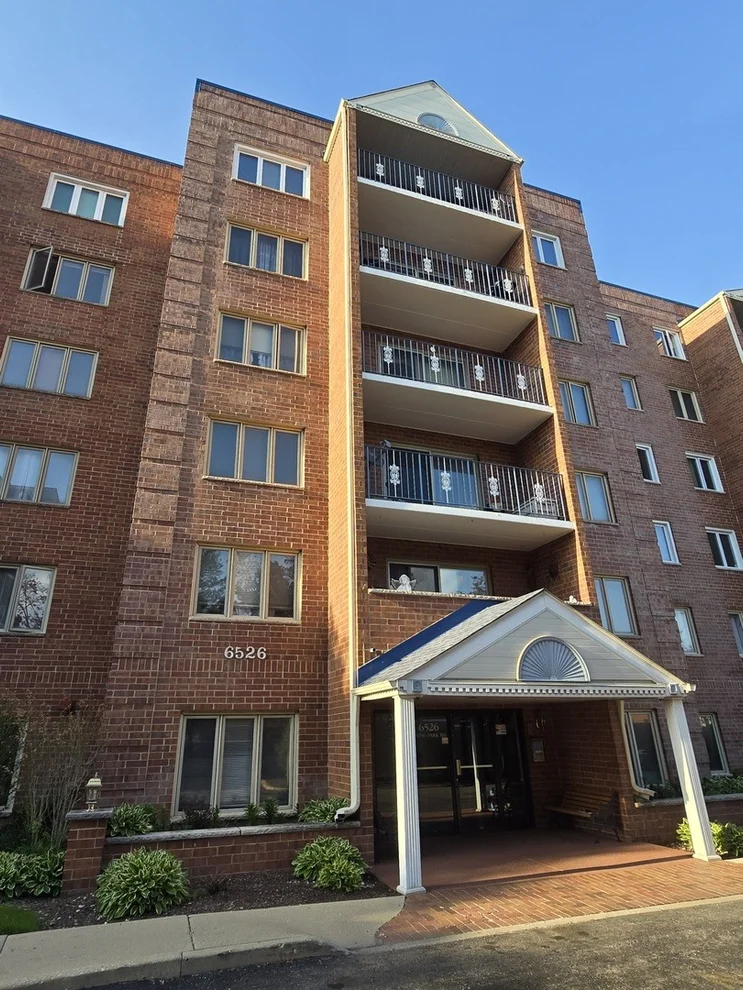 Unit for sale at 6526 W Irving Park Road, Chicago, IL 60634