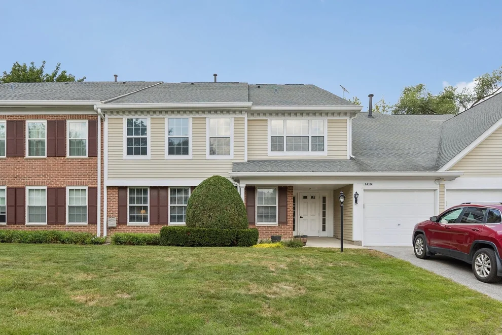 Unit for sale at 1410 Plum Court, Mount Prospect, IL 60056