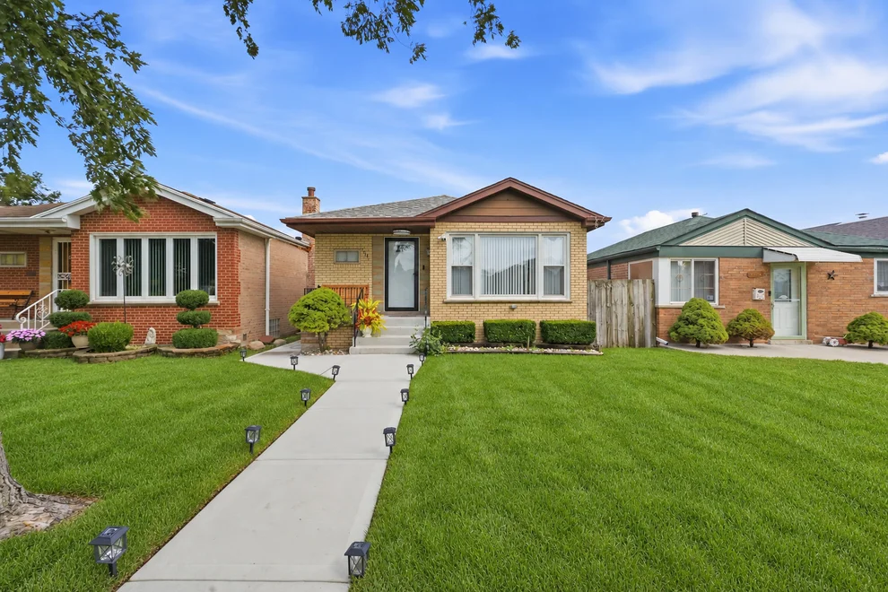 Unit for sale at 7711 S Christiana Avenue, Chicago, IL 60652