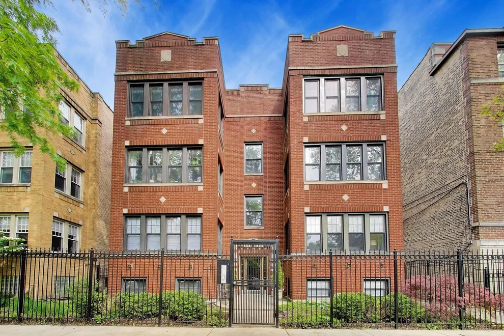 Unit for sale at 7311 N HONORE Street, Chicago, IL 60626