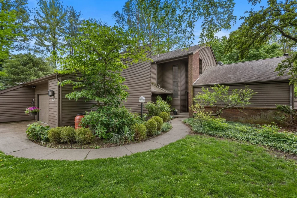 Unit for sale at 905 Barclay Court, Champaign, IL 61821