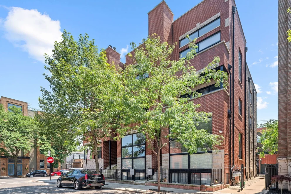 Unit for sale at 2003 W Superior Street, Chicago, IL 60612