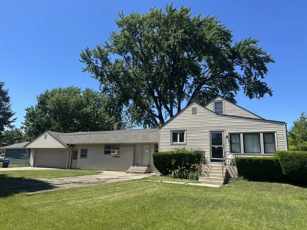 Unit for sale at 100 Country Club Drive, Northlake, IL 60164