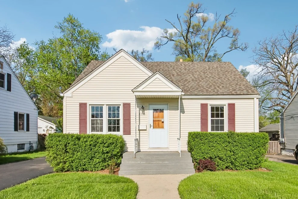 Unit for sale at 158 N Garfield Avenue, Mundelein, IL 60060