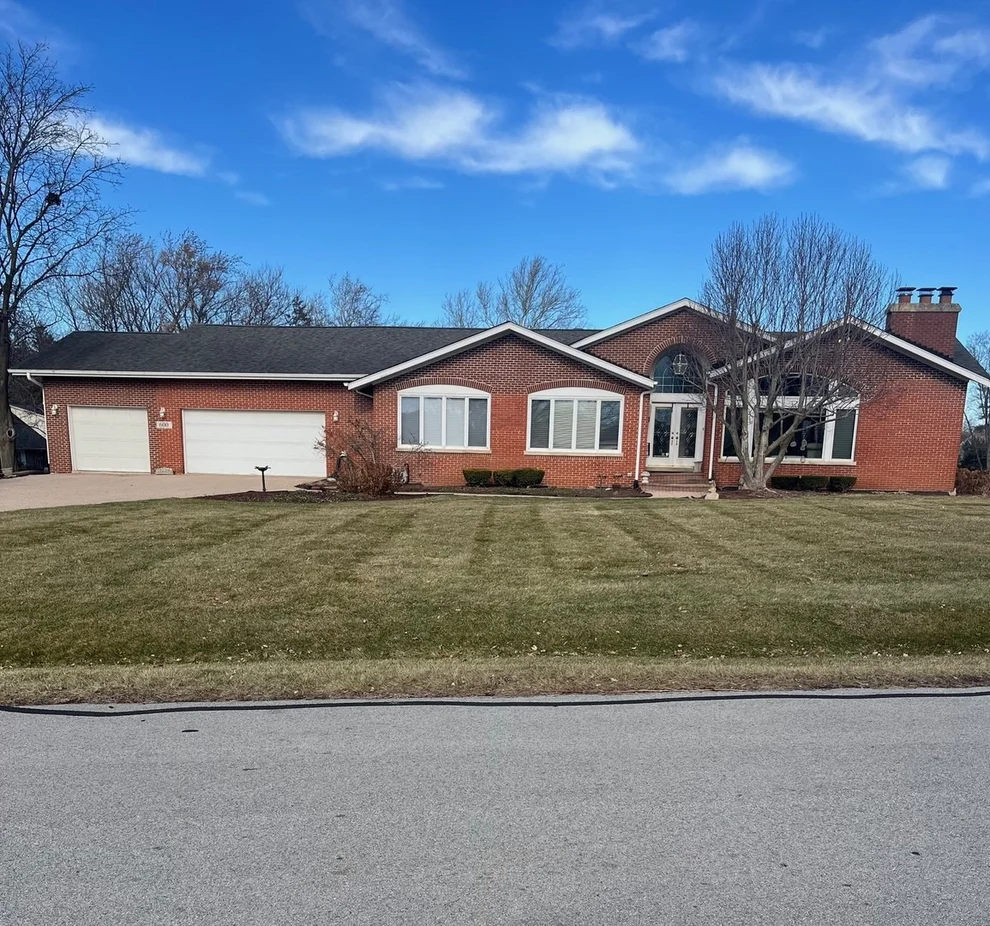 Unit for sale at 600 Ahlstrand Road, Glen Ellyn, IL 60137