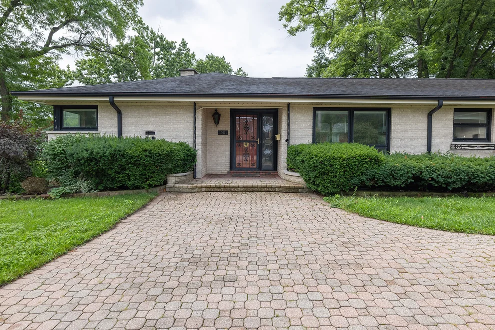 Unit for sale at 1501 W TALCOTT Road, Park Ridge, IL 60068