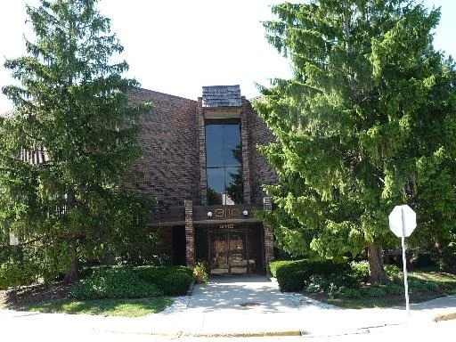 Unit for sale at 3110 pheasant creek Drive, NORTHBROOK, IL 60062