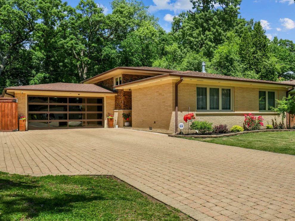 Unit for sale at 117 Murray Drive, Wood Dale, IL 60191