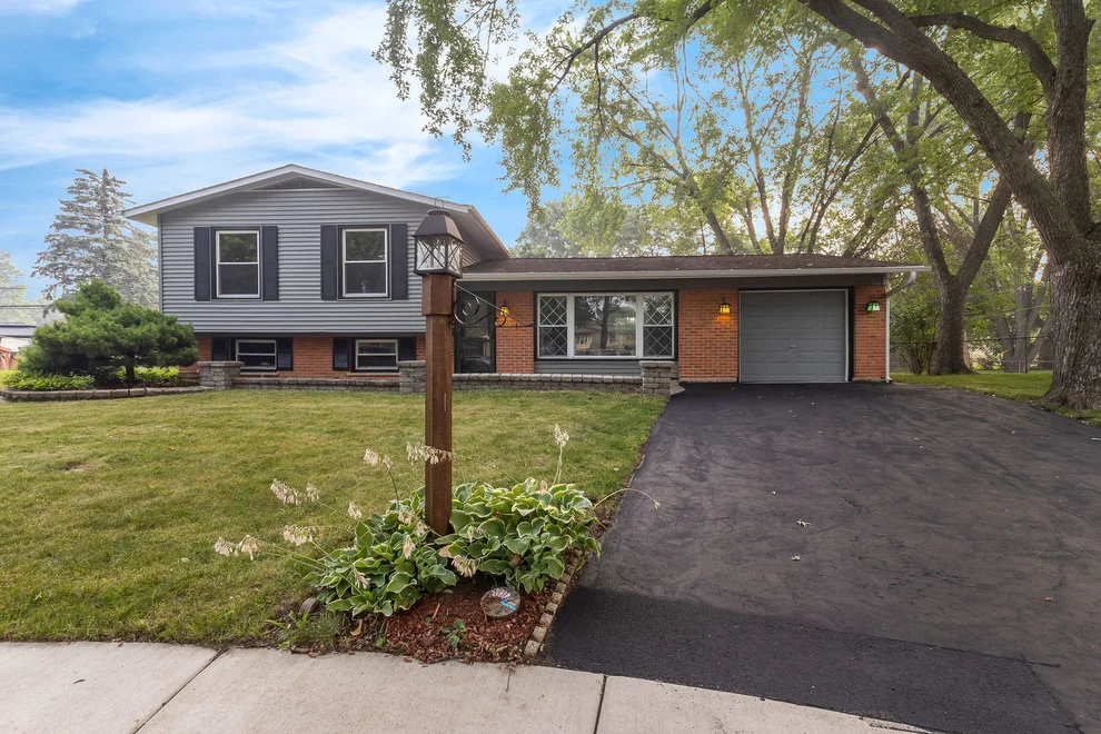 Unit for sale at 7979 Huntington Circle N, Hanover Park, IL 60133