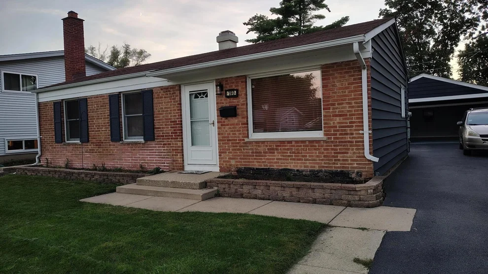 Unit for sale at 390 E Diane Drive, Buffalo Grove, IL 60089