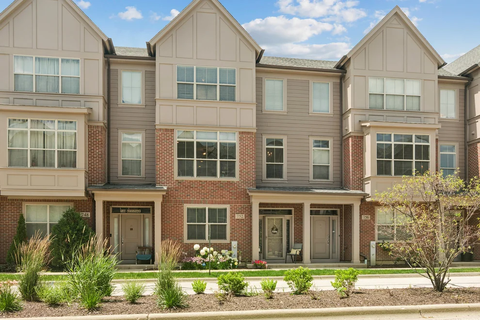 Unit for sale at 752 N Keystone Lane, Vernon Hills, IL 60061
