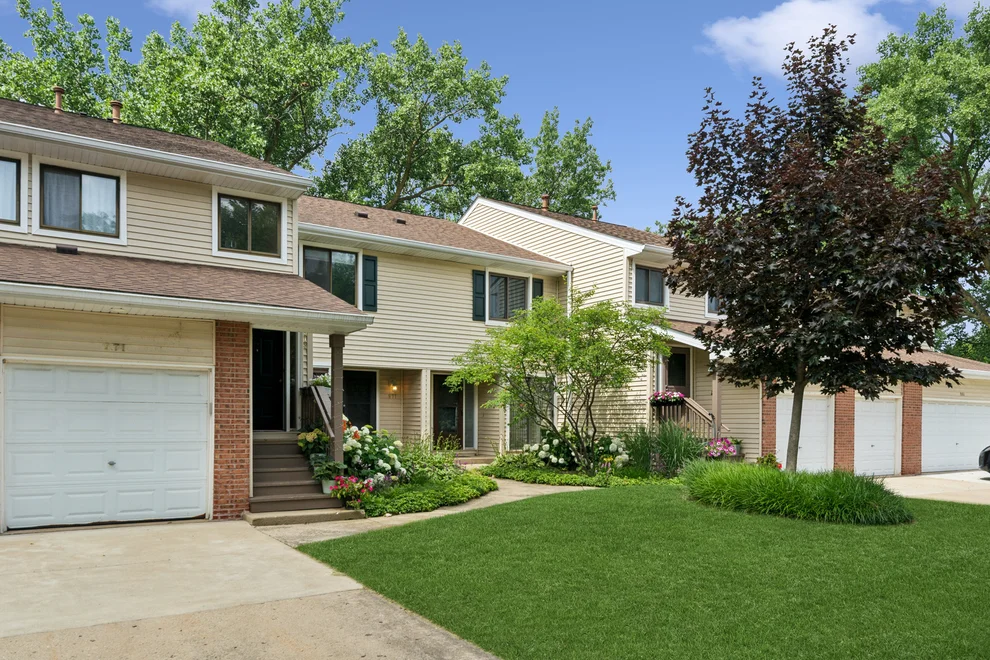 Unit for sale at 971 HIDDEN LAKE Drive, Buffalo Grove, IL 60089