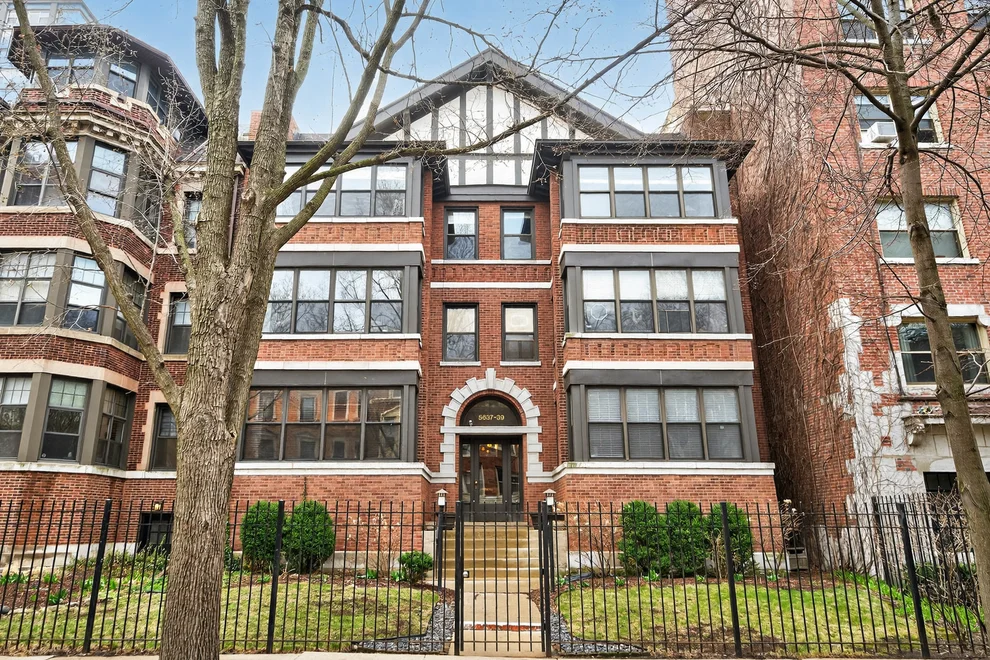 Unit for sale at 5639 N Kenmore Avenue, Chicago, IL 60660