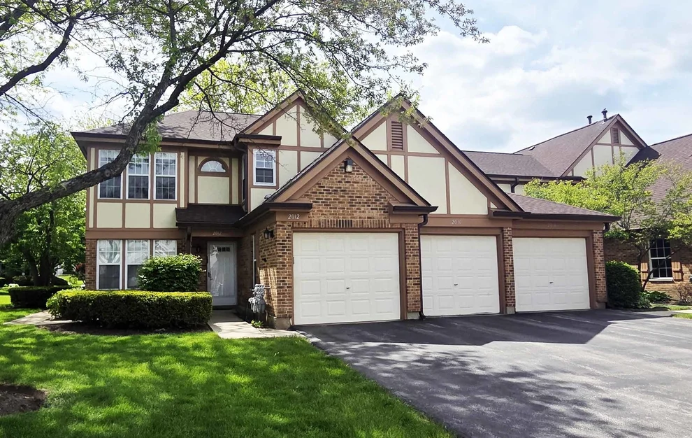 Unit for sale at 2012 Quaker Hollow Lane, Streamwood, IL 60107