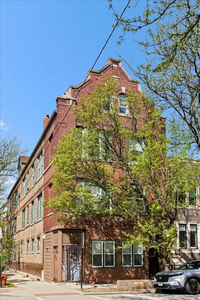 Unit for sale at 2328 N Oakley Avenue, Chicago, IL 60647