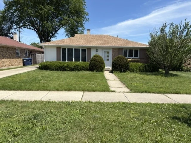 Unit for sale at 1045 W Grant Drive, Des Plaines, IL 60016