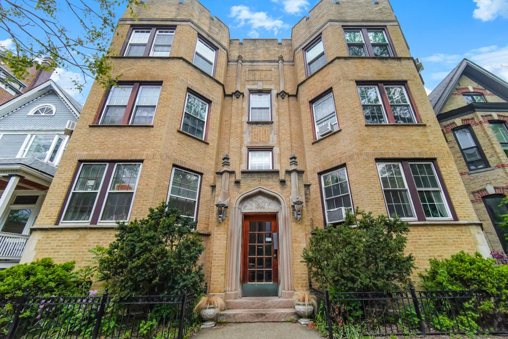 Unit for sale at 644 W Melrose Street, Chicago, IL 60657