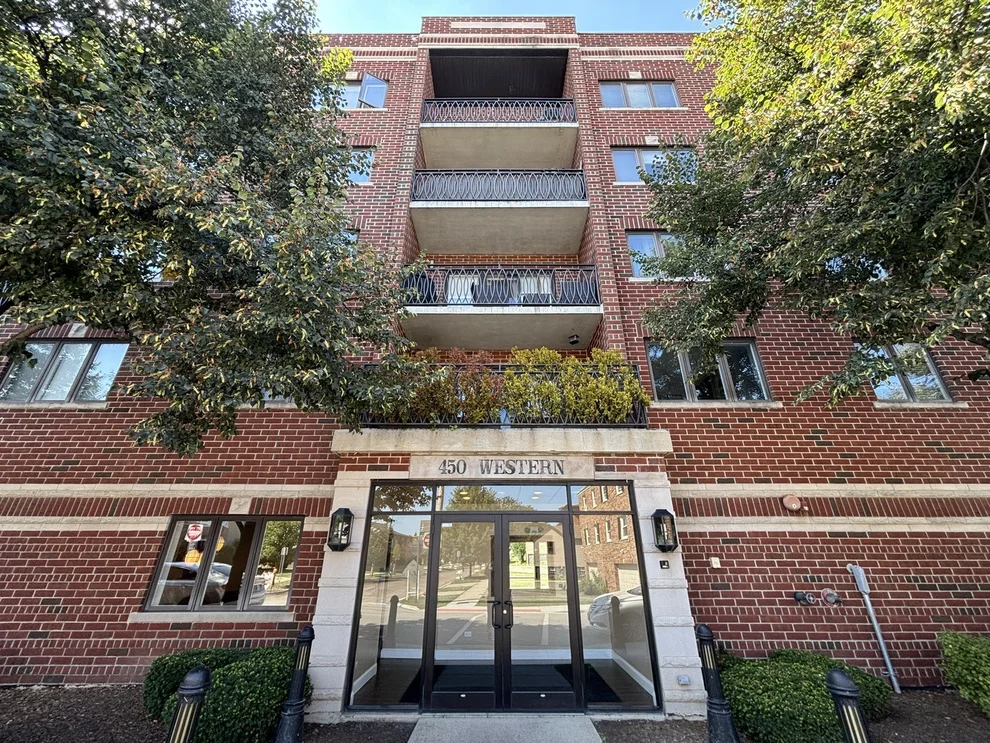 Unit for sale at 450 S Western Avenue, Des Plaines, IL 60016
