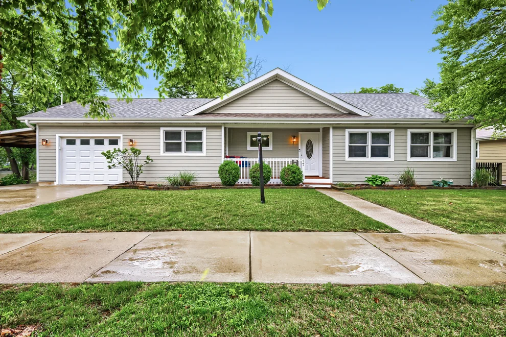 Unit for sale at 17 Willow Street, Algonquin, IL 60102