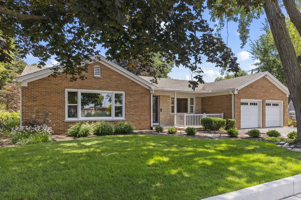Unit for sale at 304 S Loomis Street, Naperville, IL 60540