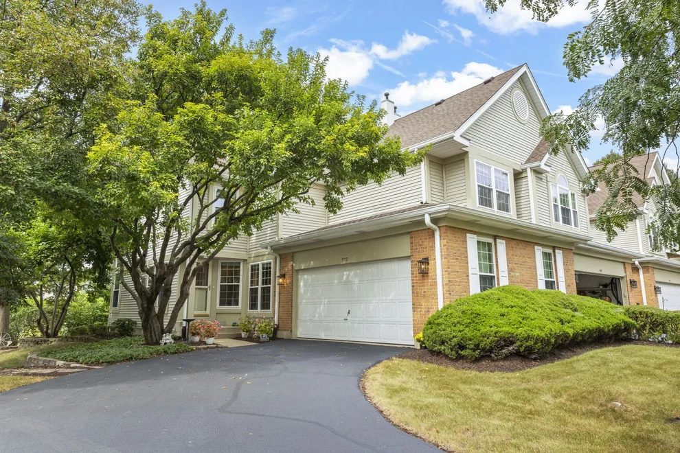 Unit for sale at 320 Cimarron Road E, Lombard, IL 60148