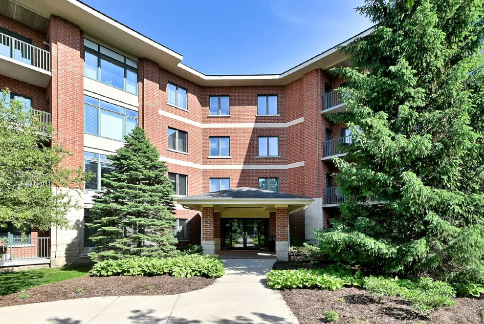 Unit for sale at 855 E 22nd Street, Lombard, IL 60148