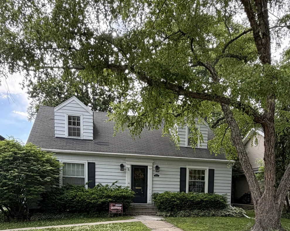 Unit for sale at 252 Middaugh Road, Clarendon Hills, IL 60514