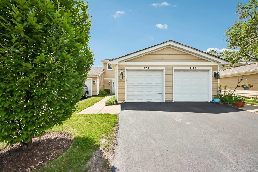 Unit for sale at 1124 E Potomac Lane, Palatine, IL 60074