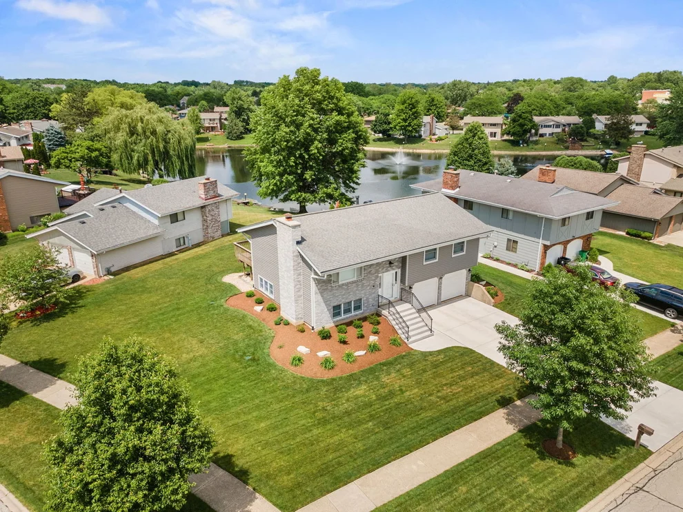 Unit for sale at 163 Bourne Lane, Bloomingdale, IL 60108
