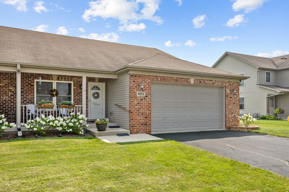 Unit for sale at 823 Karen Drive, Hampshire, IL 60140