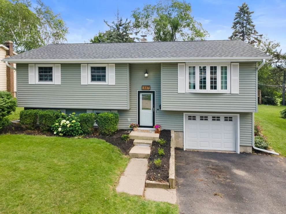 Unit for sale at 337 W Margaret Terrace, Cary, IL 60013