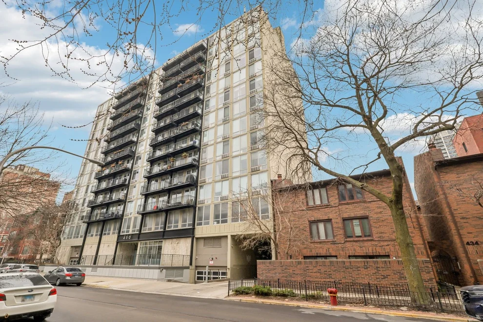 Unit for sale at 450 W Briar Place, Chicago, IL 60657