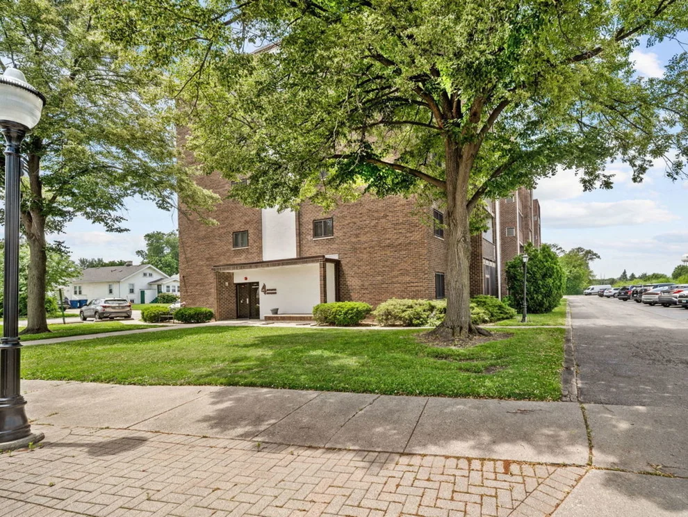 Unit for sale at 4 Mason Street, Bensenville, IL 60106